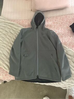 The North Face woman’s Hooded Fleece Jacket - Gray